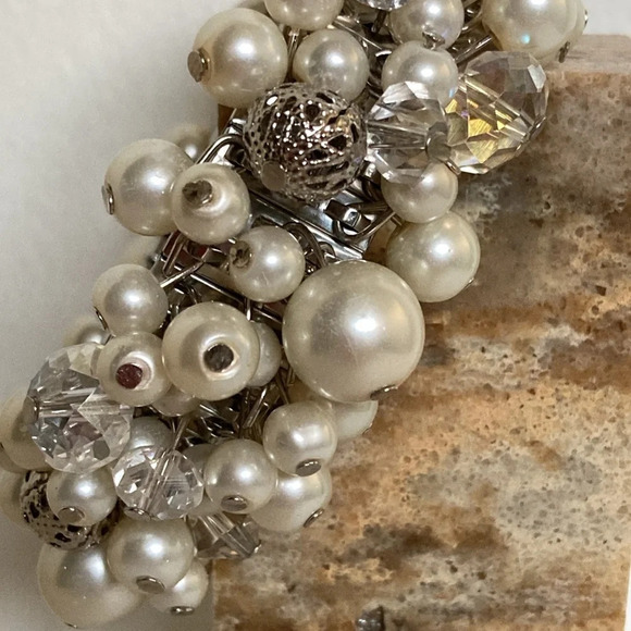 Vintage Expandable Faux Pearl Bead Chunky Jingle Bracelet - Picture 4 of 12